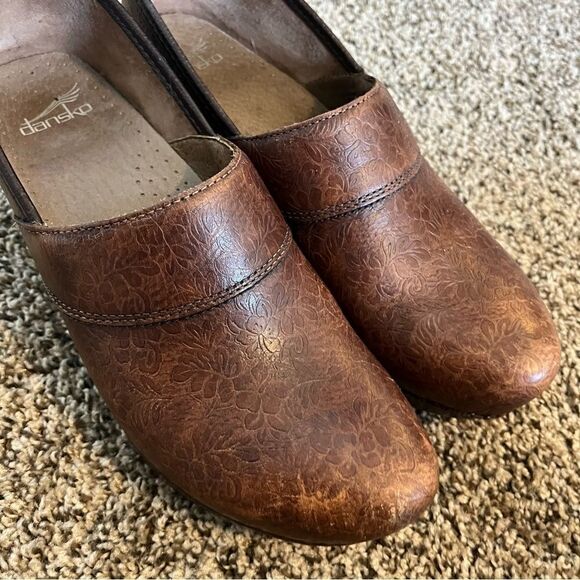 Dansko BROWN FLORAL TOOLED CLOG - Picture 9 of 16